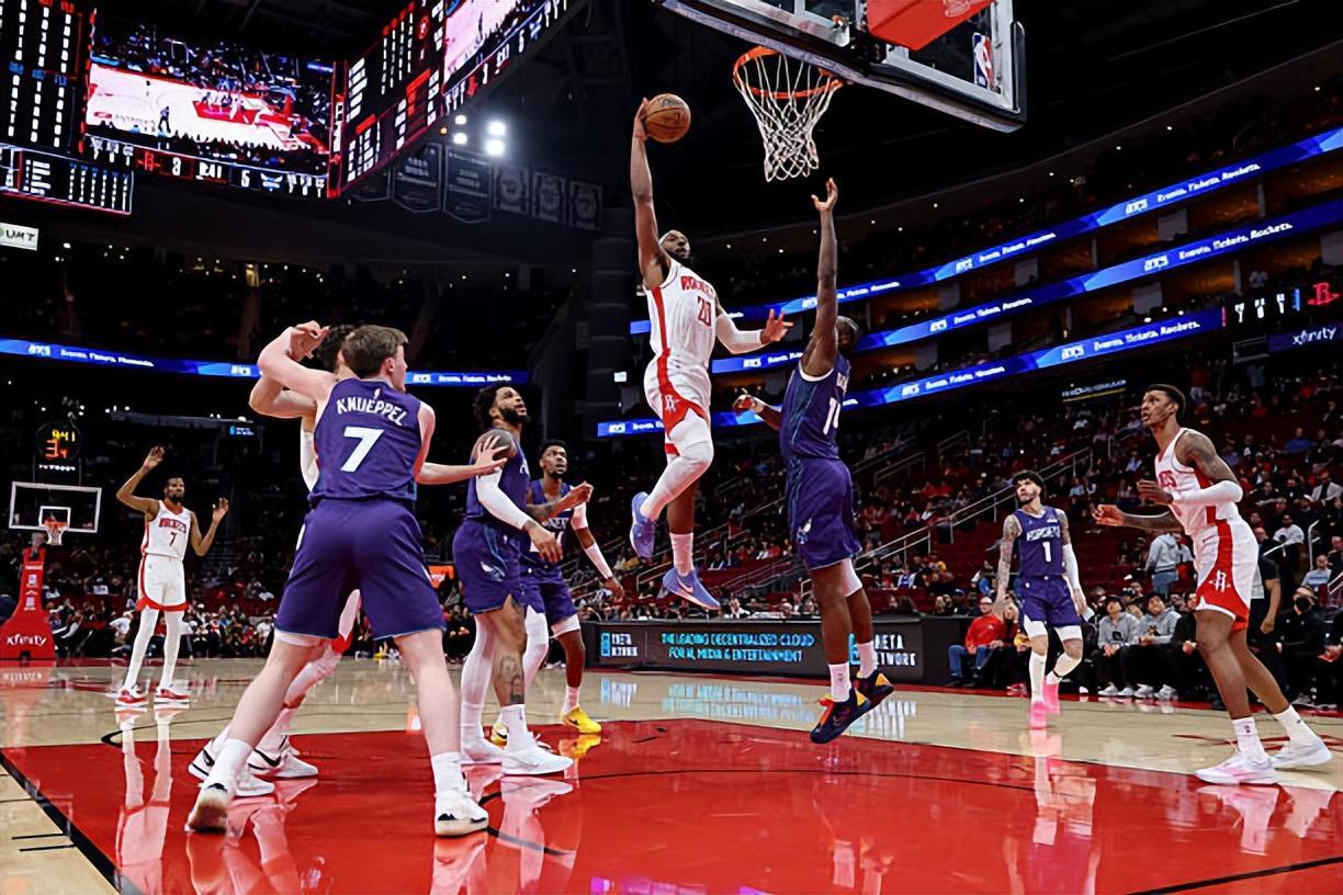 本来进攻就一片混乱,结果火箭还让他长时间留在场上拖累空间?